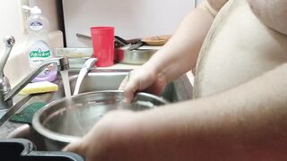 A dude doing the dishes!!! PT. 1
