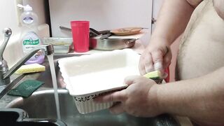 A dude doing the dishes!!! PT. 1