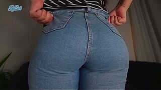 Big-bootied TEEN with a creamy cunt giving blowjobs!! Homemade porn xxx.