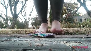 Crushing with hot feet