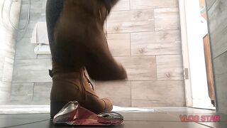 Crushing with hot feet