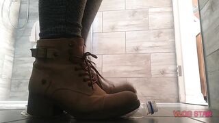 Crushing with hot feet