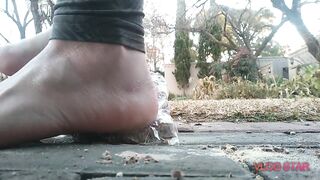 Crushing with hot feet